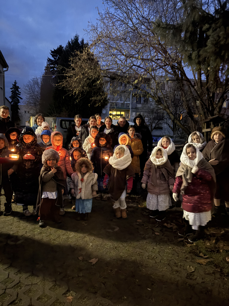 ZRNÍČKO A MALÁ RUSAVA JIŽ TRADIČNĚ ROZSVÍTILI VÁNOČNÍ STROM V TYMY 
